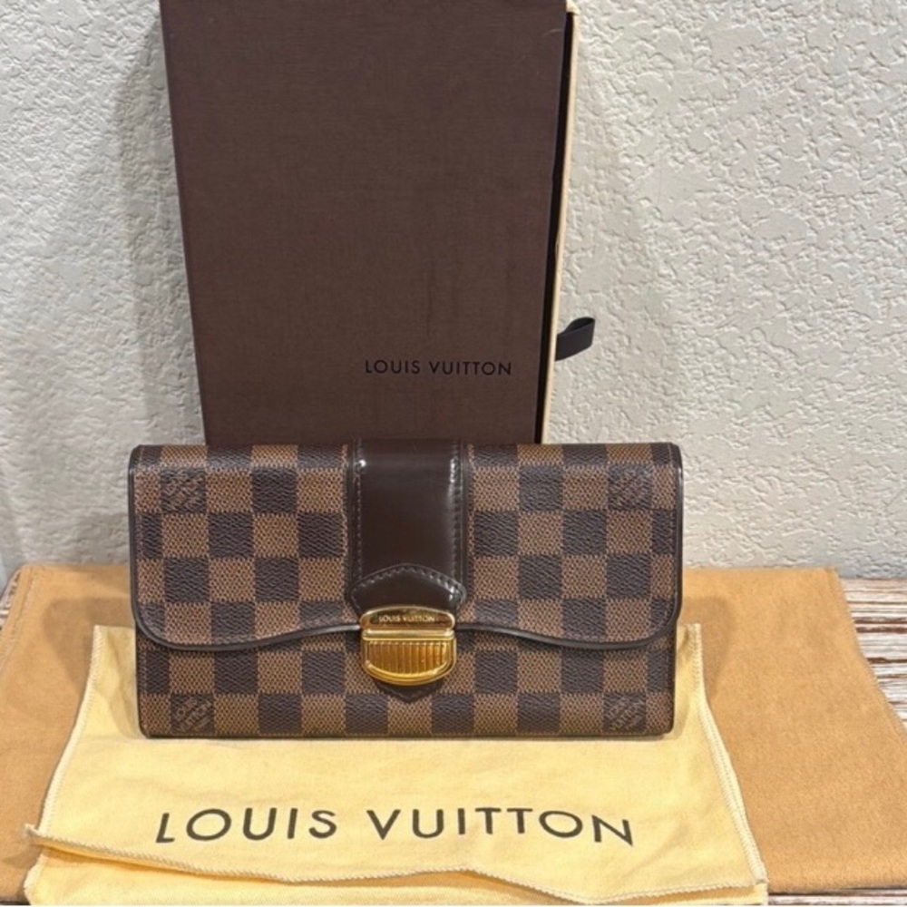 Louis Vuitton Authentic Damier Portefeuille Sistina Wallet
VERY GOOD CONDITION!